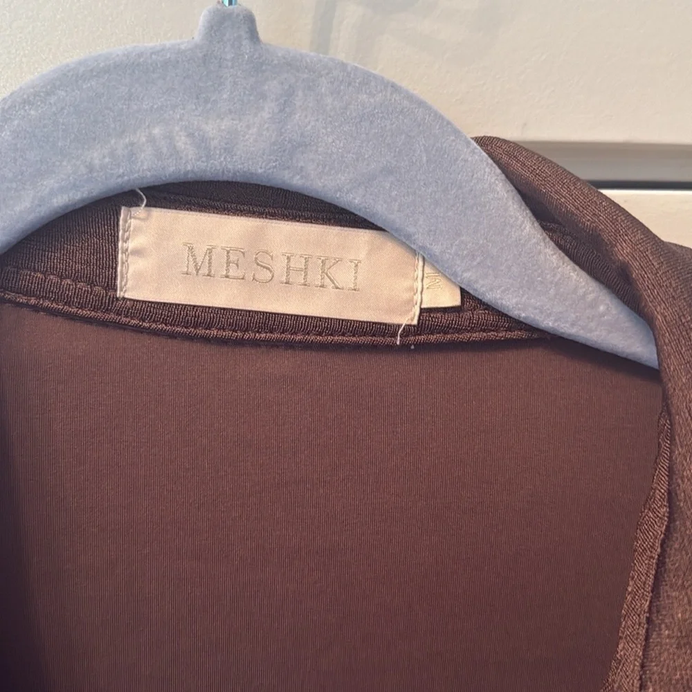 MESHKI Alexandra Brown Ruched Long Sleeve Shirt - Picture 4 of 4
